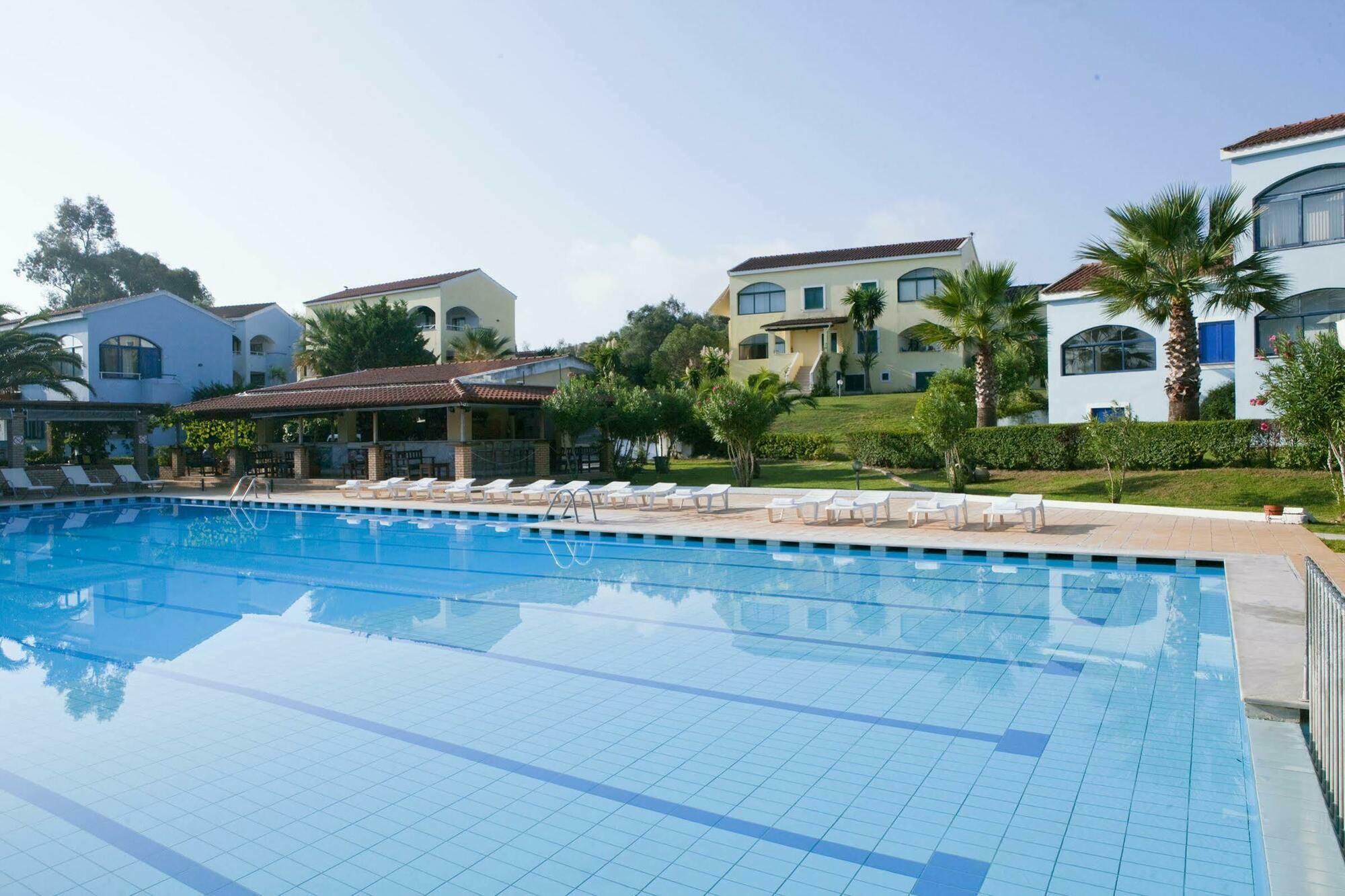 Govino Bay Aparthotel 3*