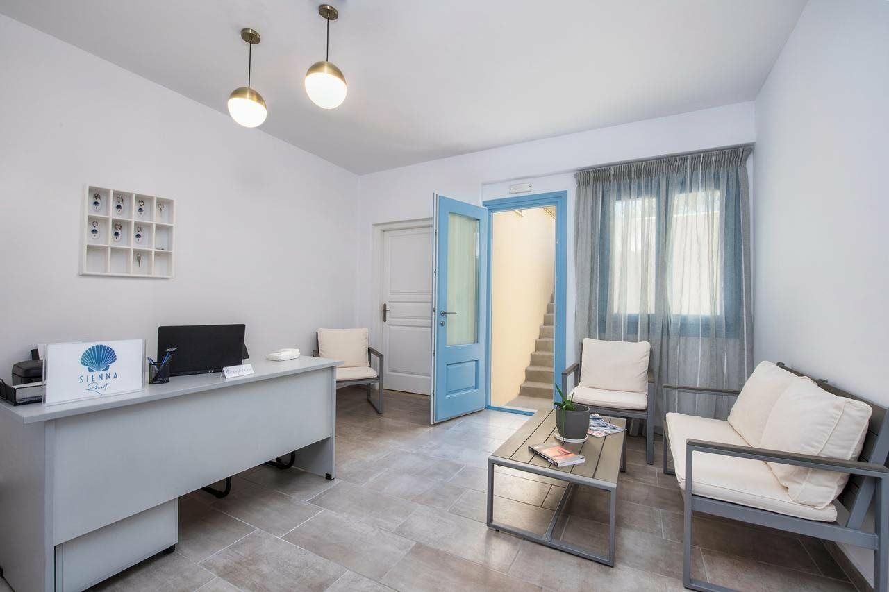 Sienna Eco * Fira (Santorini)