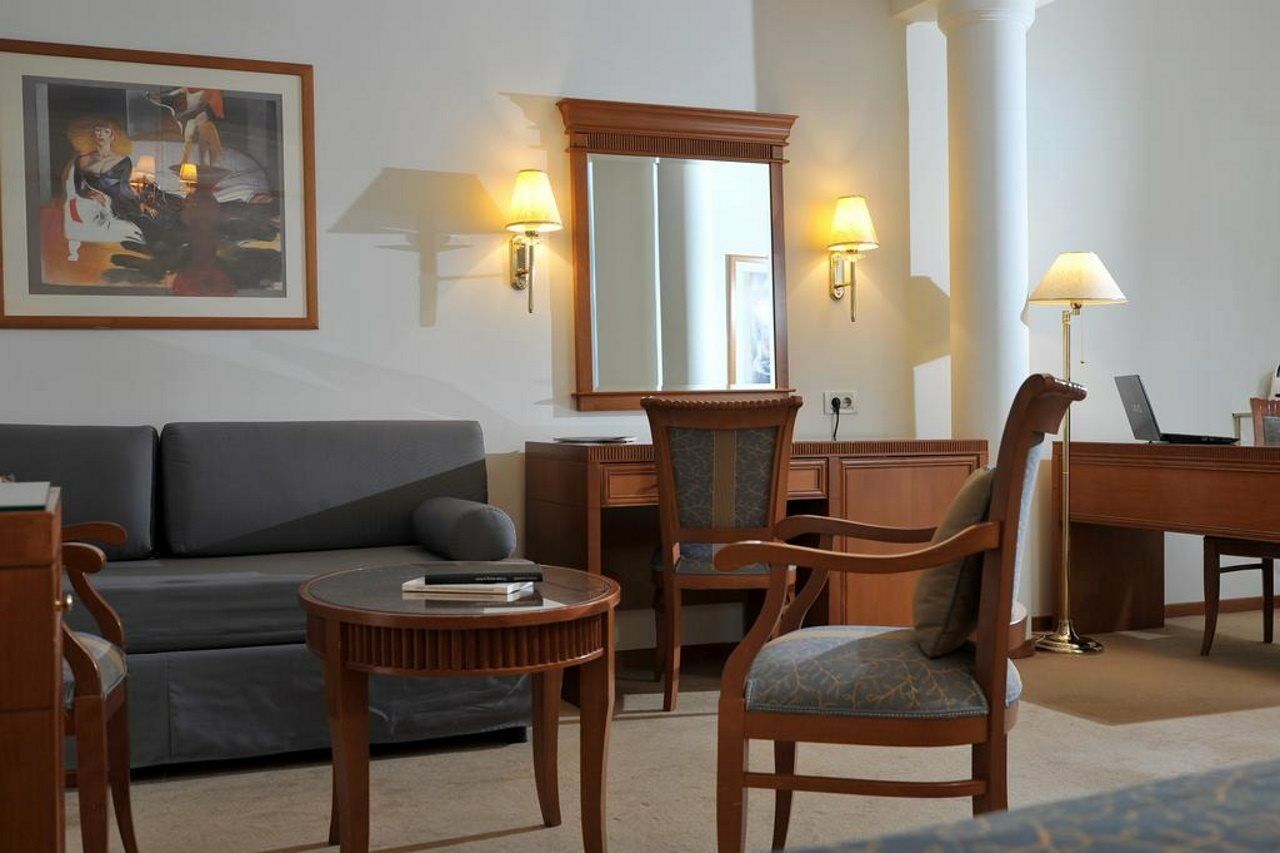 Hotel Atrium & Jacuzzi
