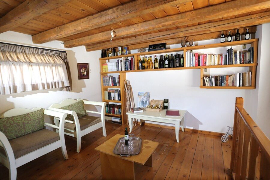 - Mourtzanakis Hotel 3*