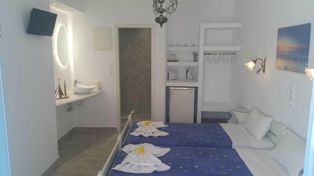 Augusta & * Naousa (Paros)