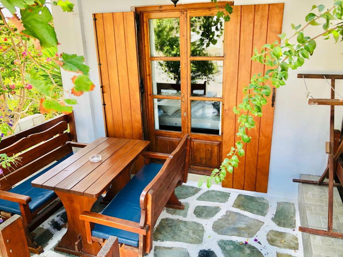Batistas * Naousa (Paros)