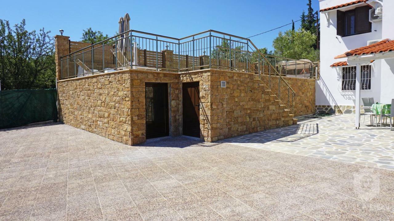 Lion Villa *
