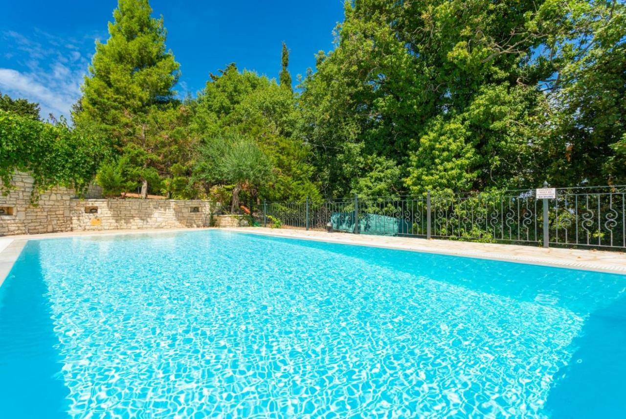 Eleni Villa