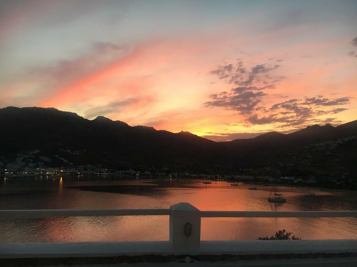 Niovi Serifos *