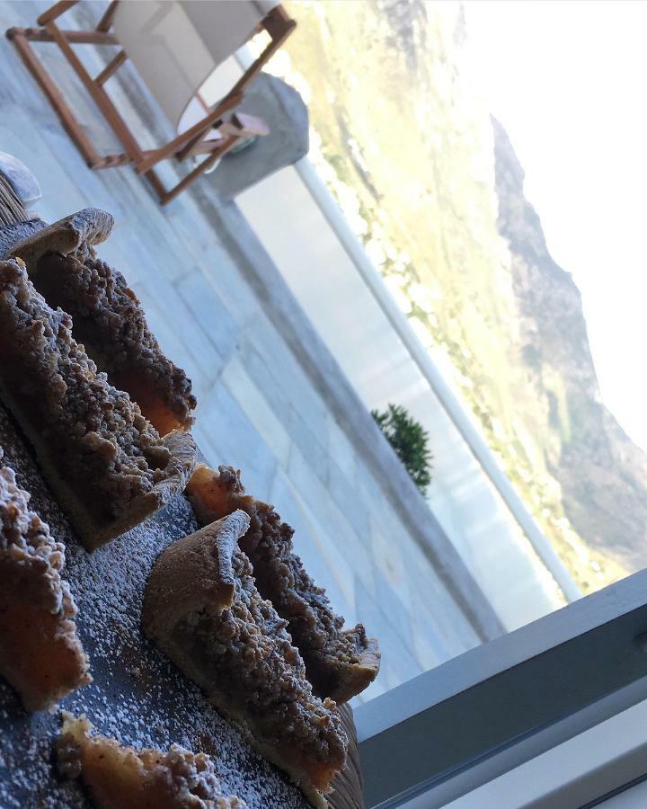 Niovi Serifos * Livadi (Serifos)
