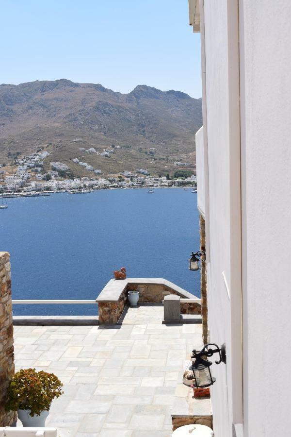 Niovi Serifos Livadi (Serifos)