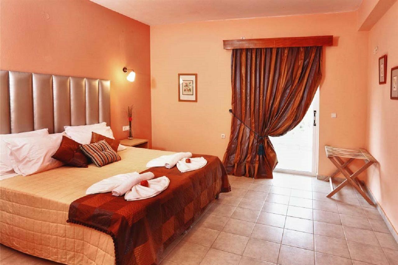 Rebecca's Village 4* Karousades (Esperies)