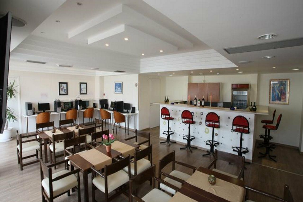 Triton Hotel 3*
