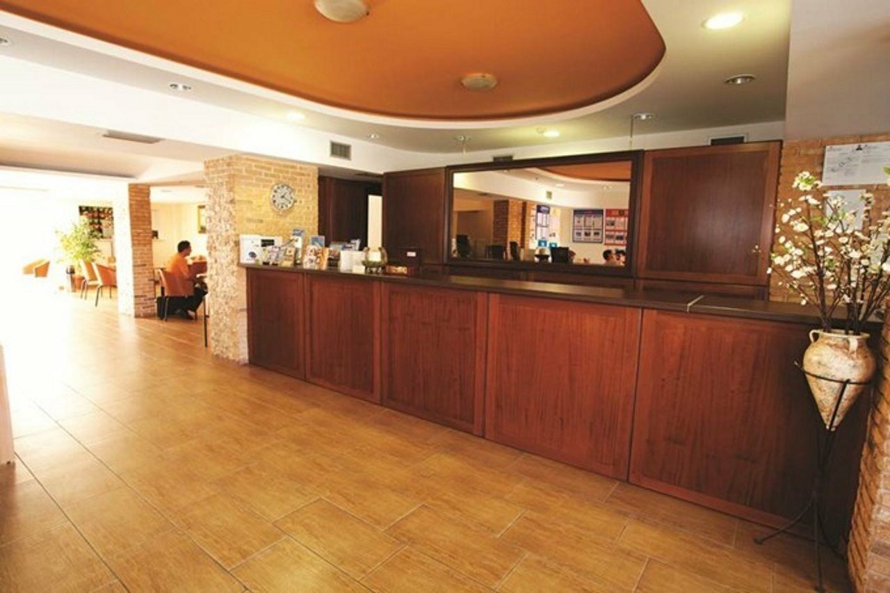 Hotel Triton