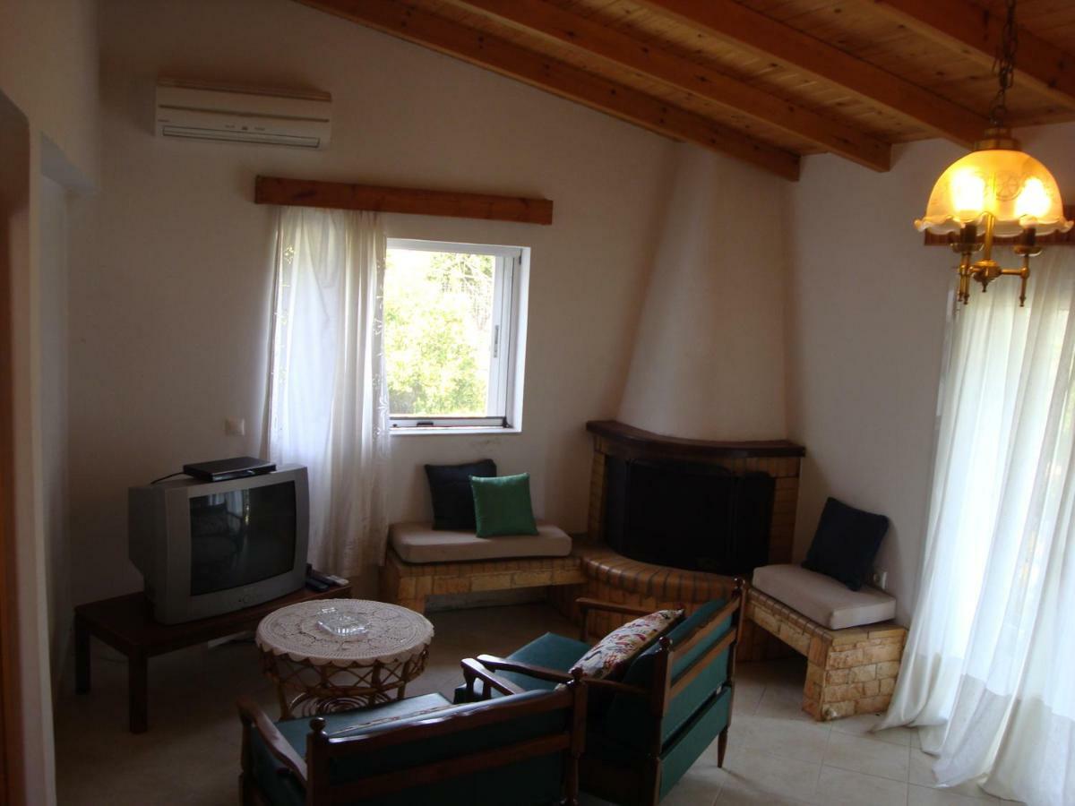 Three Bedroom Magoula (Evia)