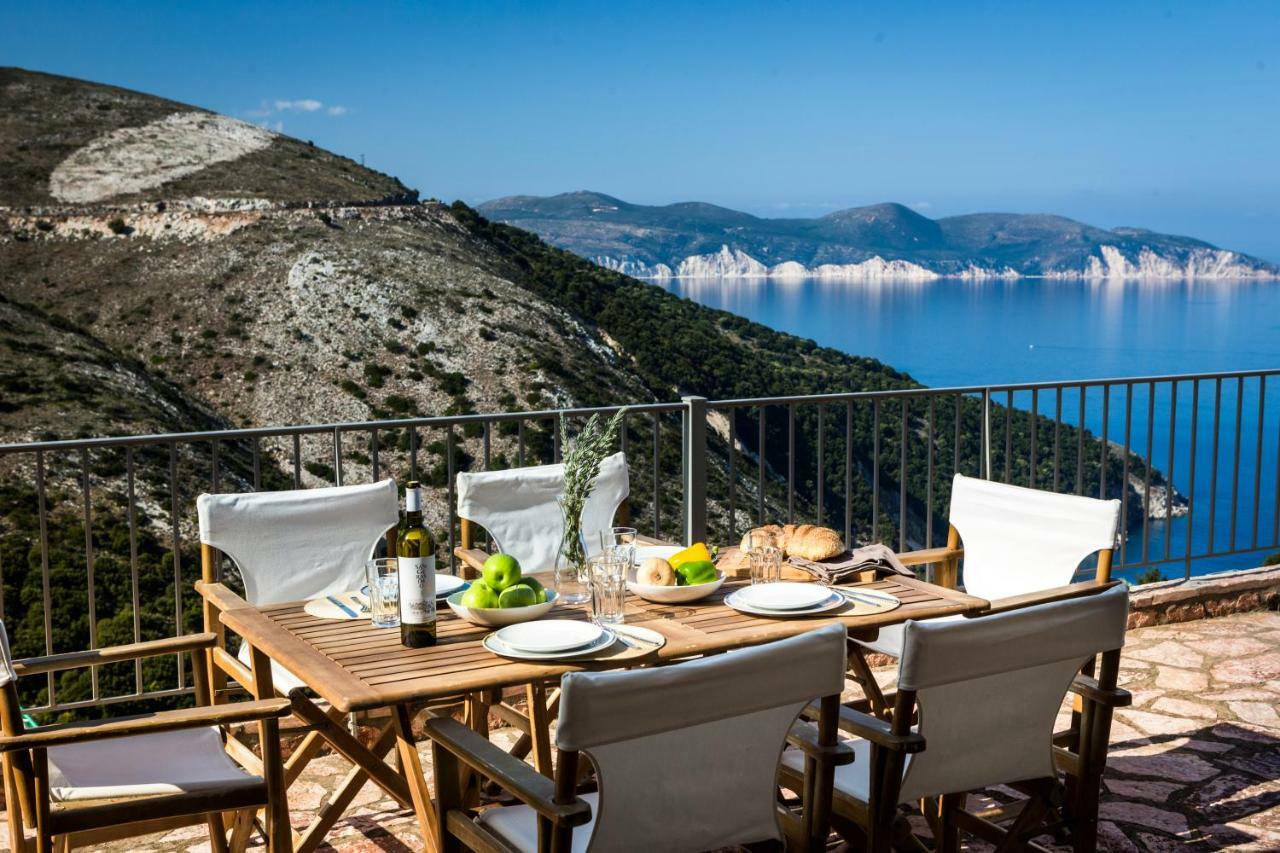 Myrtos Bay * Anomeria