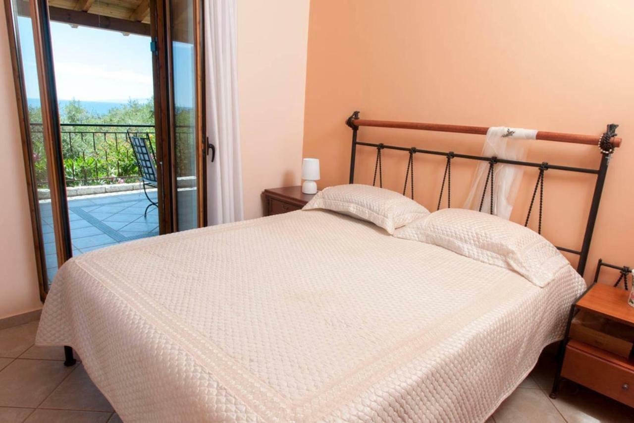 Seaside Serenity - Stylish Seaview Apartment *