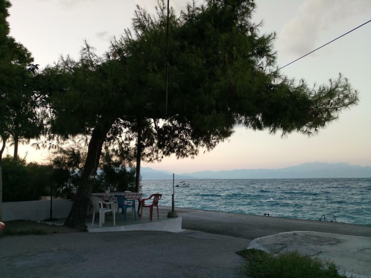 Balcony To Waves