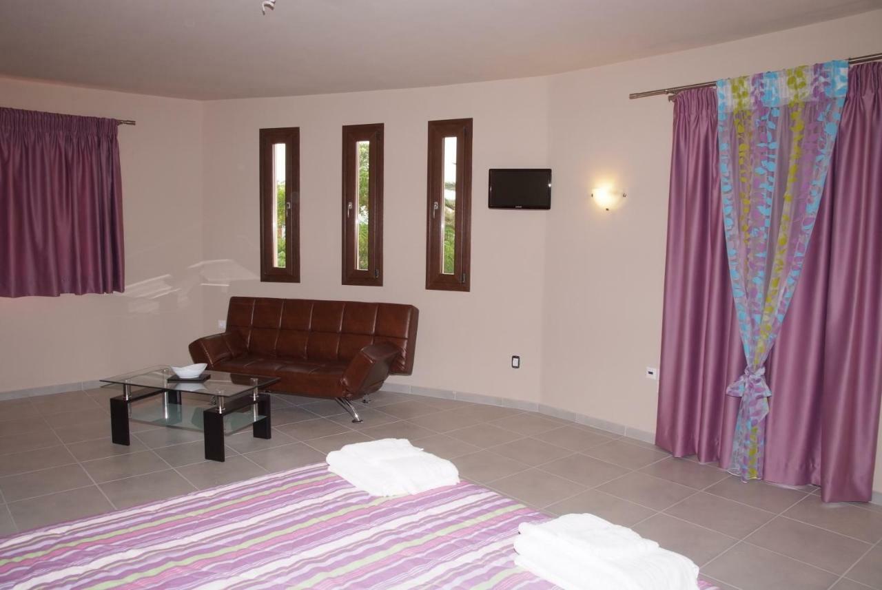 Ariadne And Hotel 3*