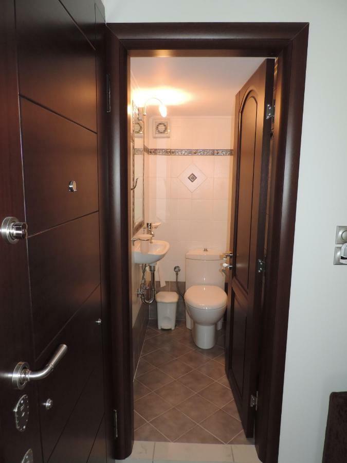 Vivi's Apartment *