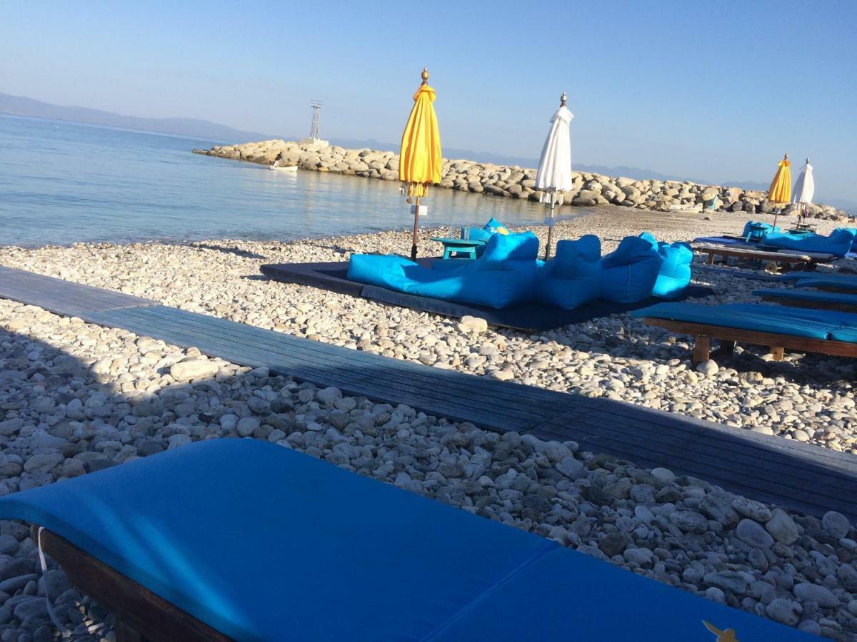Agali 1 Mesonet In Front Of The Sea * Akrogiali