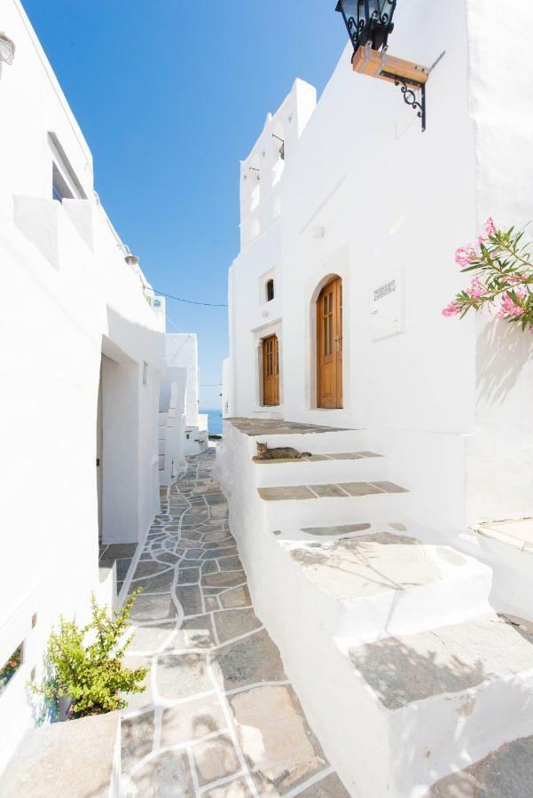 Aris & Maria Houses