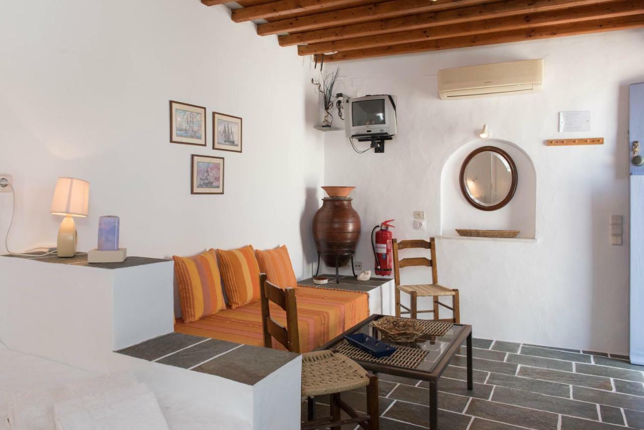 Aris & Maria Houses