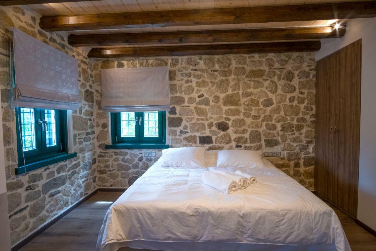 Arhontiko Vourloka Hotel 3*