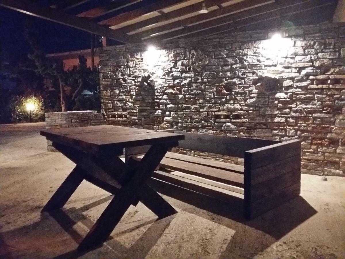 Petries Aparthotel Agioi Apostoloi (Evia)