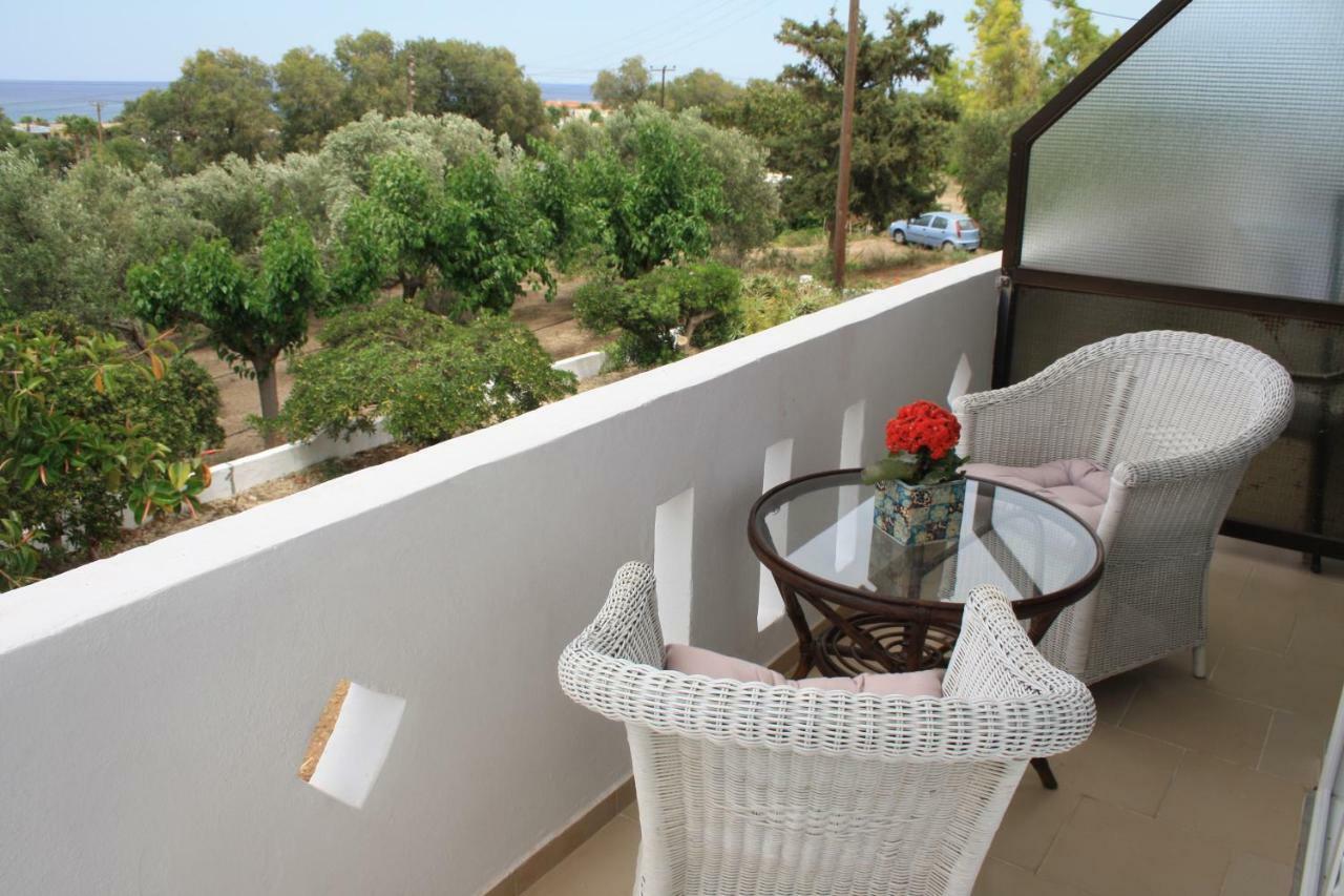 Romantic Adelianos Kampos