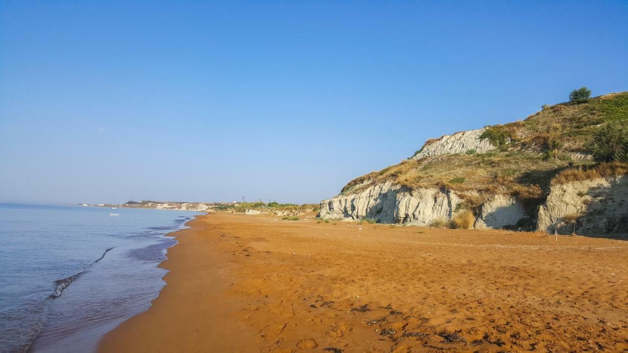 Galaxy Xi Beach