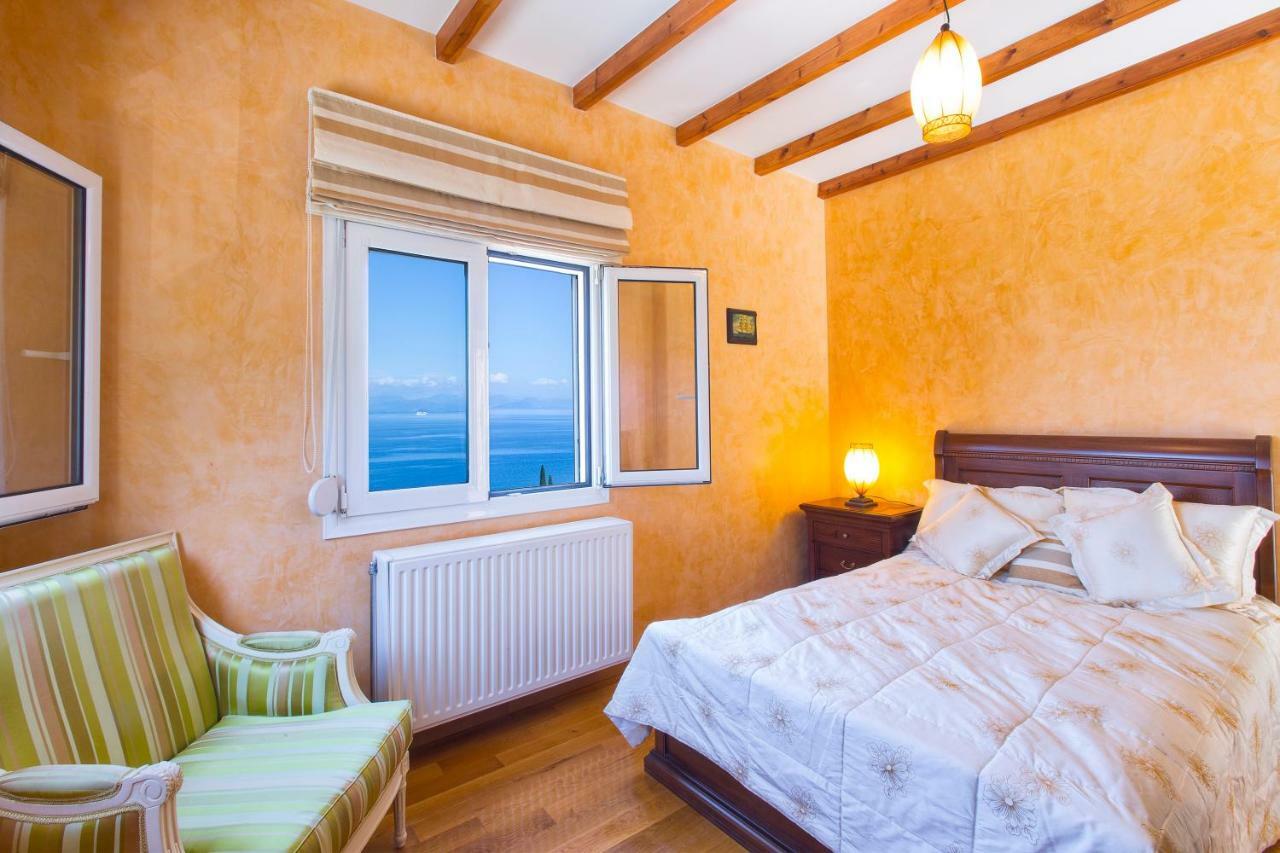 Larisa Villa Gastouri (Corfu)