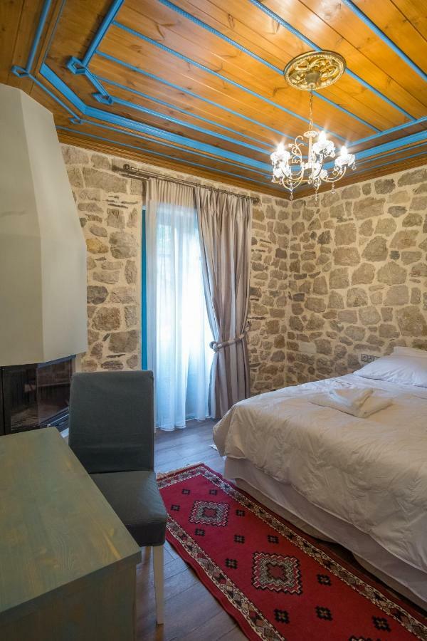 Arhontiko Vourloka Hotel
