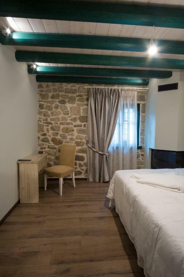 Arhontiko Vourloka Hotel