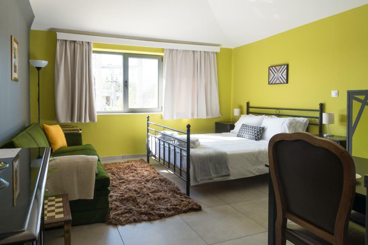Apartment Chroma Pikermion