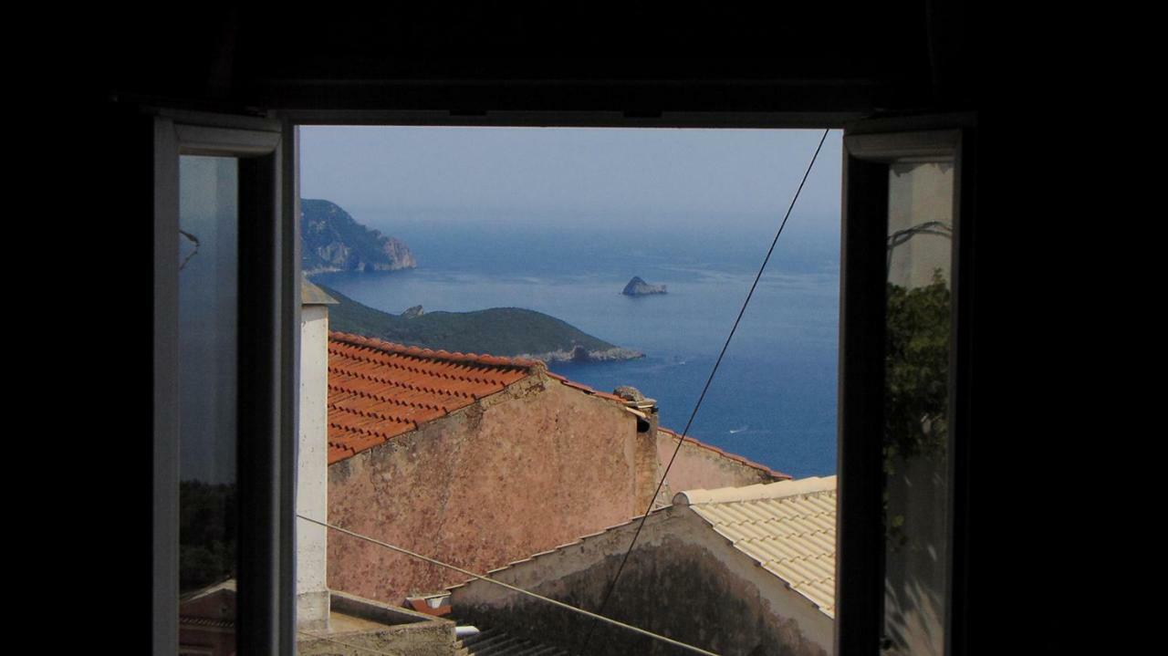 View House Lakones