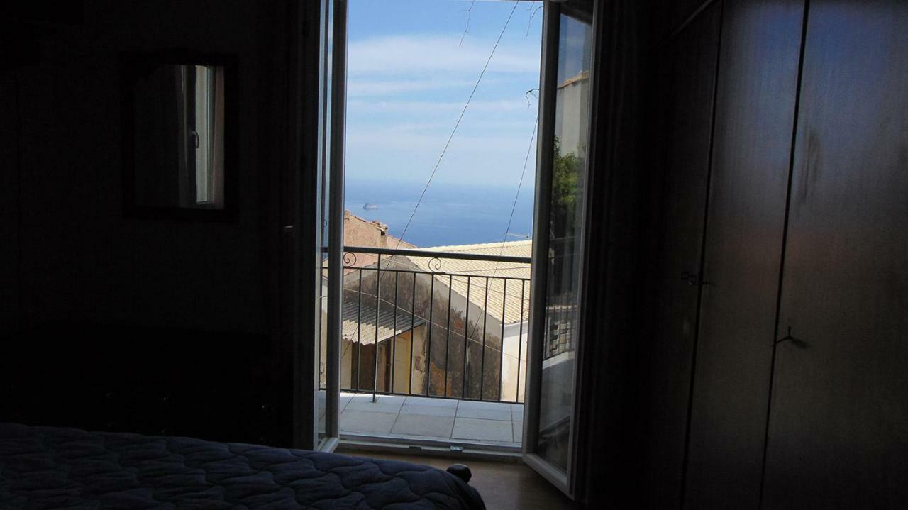 Apartment View House *