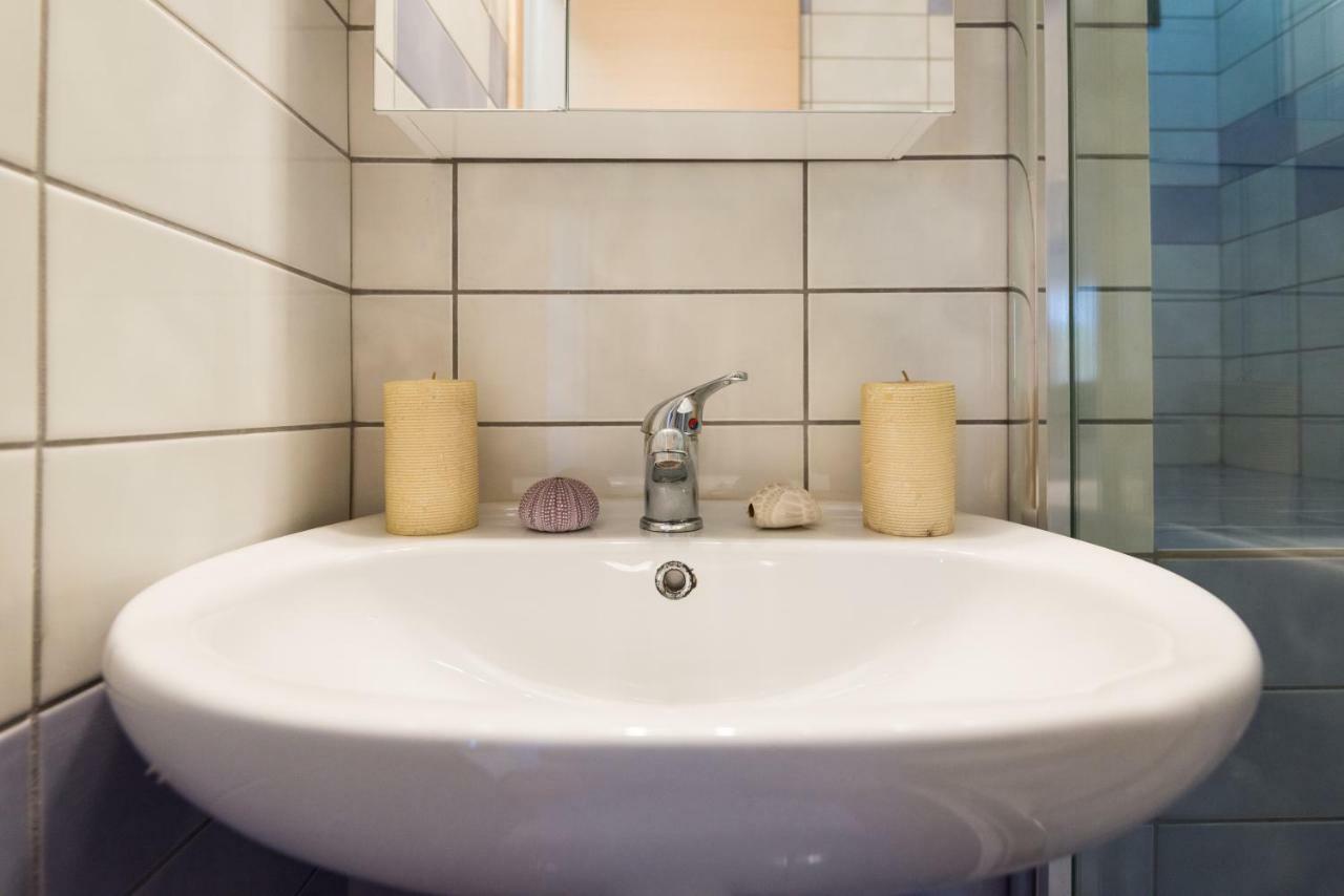 Apartment Blue Toroni