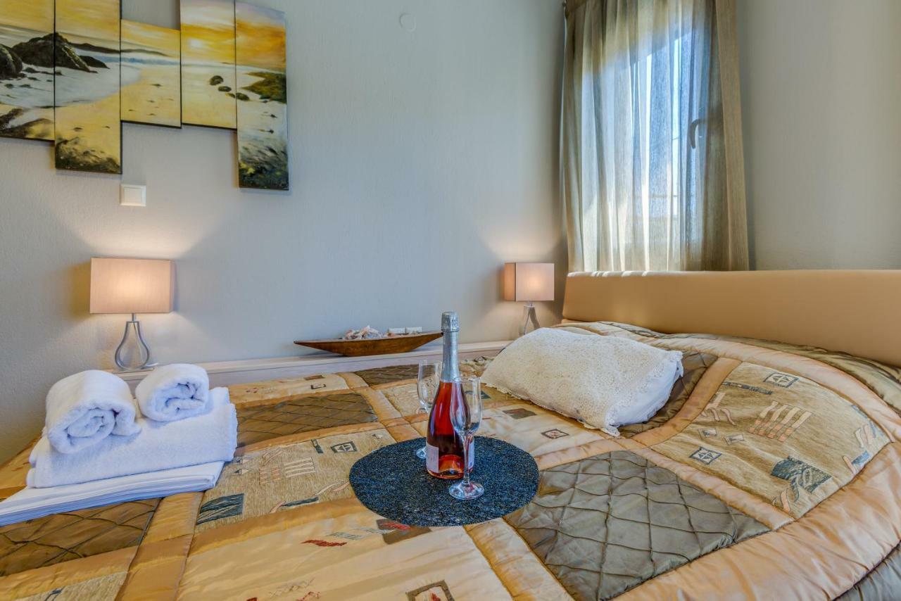 Apartment Blue Toroni