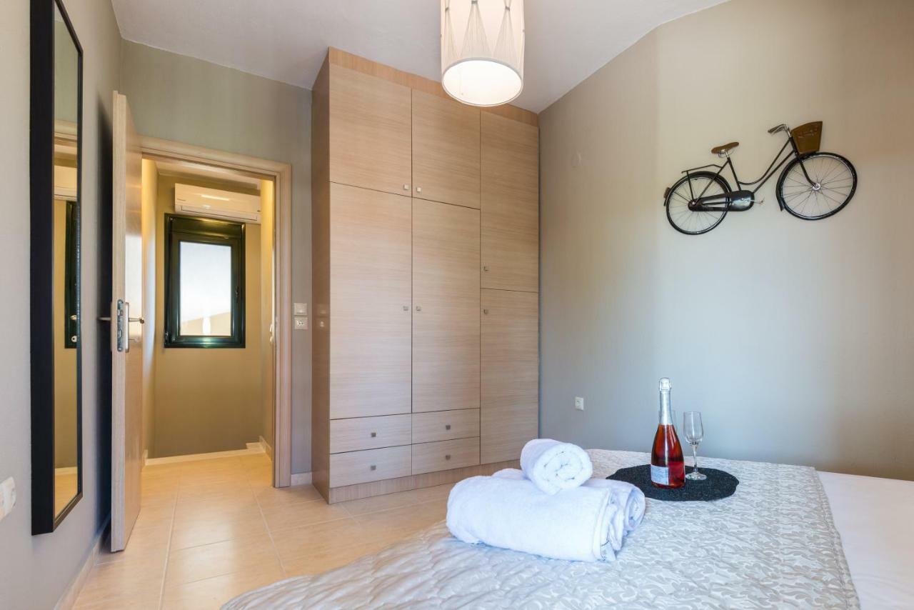 Apartment Blue Toroni