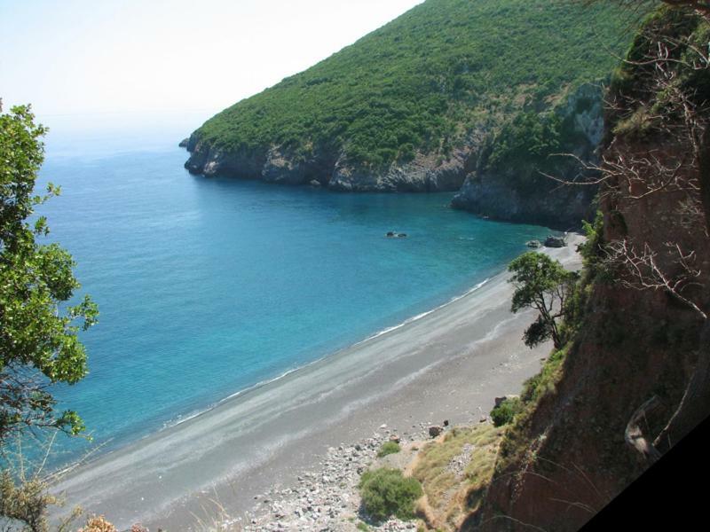 Guest house Frictories Station Of Residency Limnionas (Central Greece)