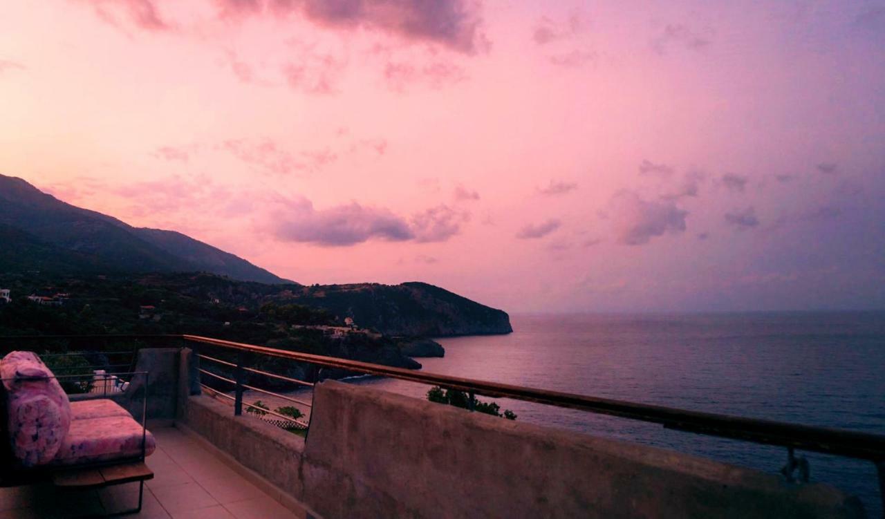 Frictories Station Of Residency Guest house Limnionas (Central Greece)
