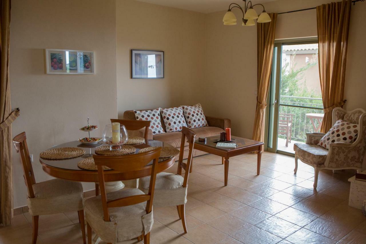 Thelxis Villa *