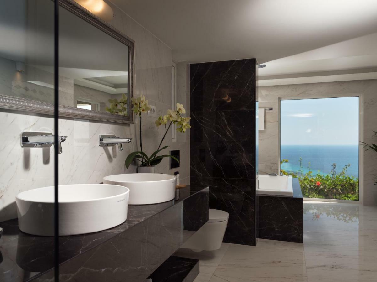 Golden July Luxury Villa *