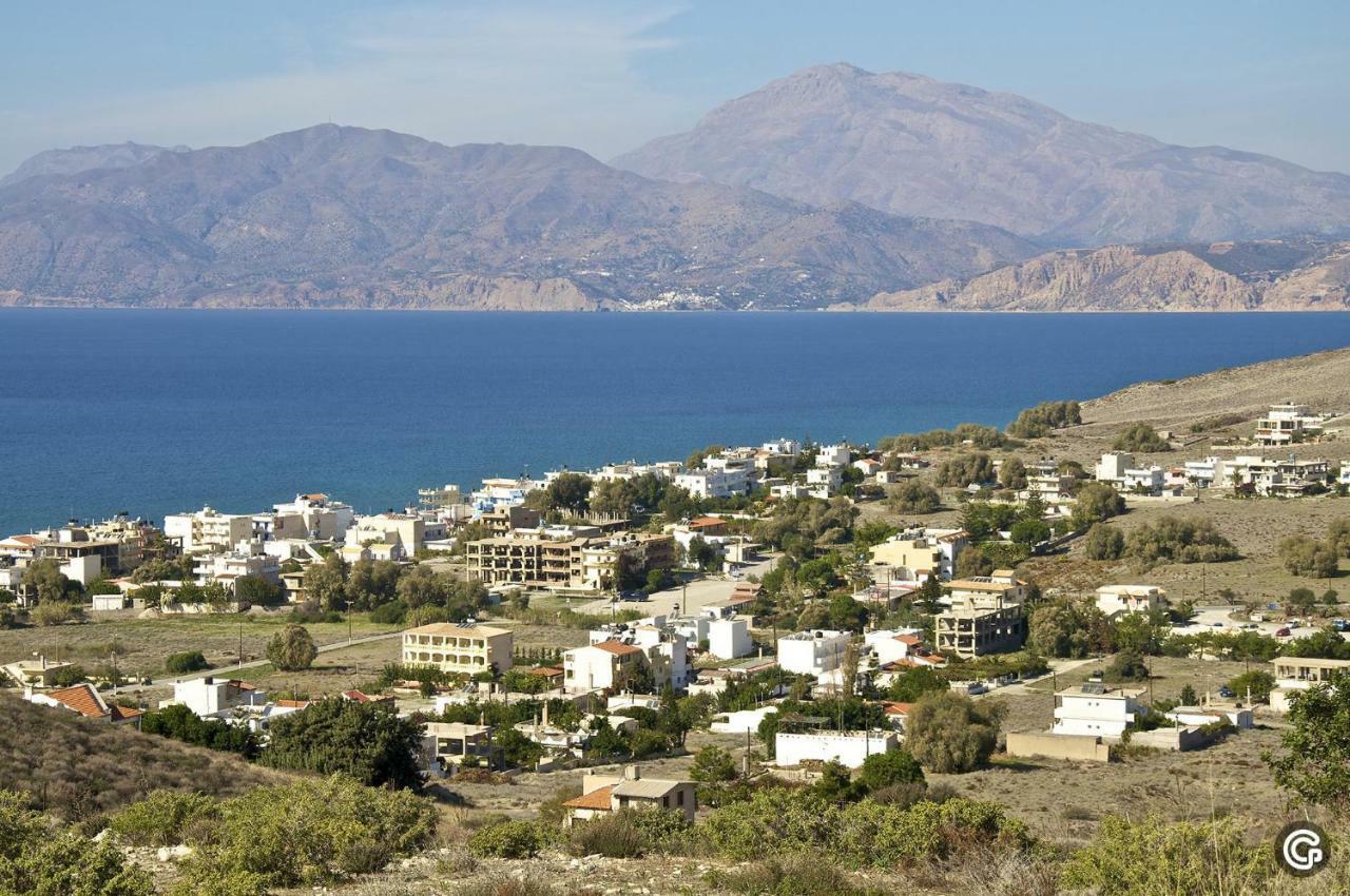 Spyros With Pool Kalamaki (Heraklion)