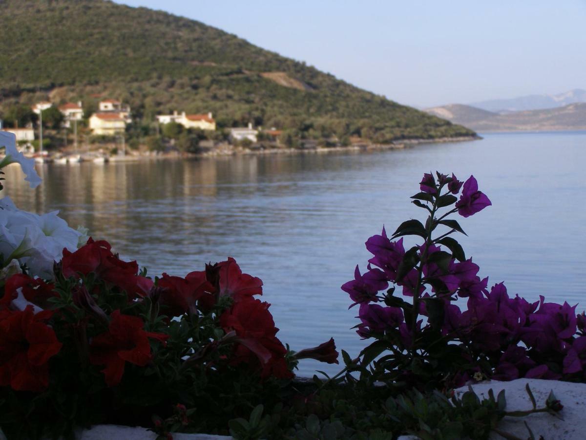 Meli-ios Country house