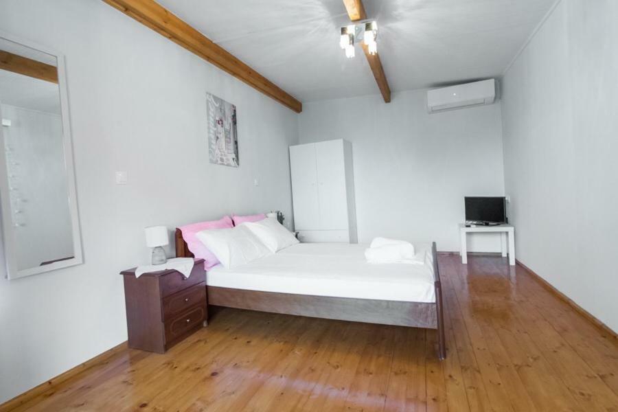 Philoxenia House! Maisonette In Front Of The Sea! Holiday home *