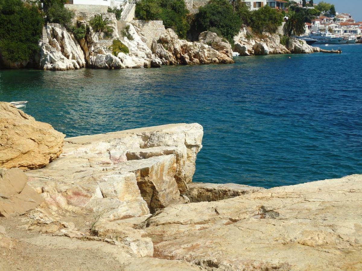 Plakes Skiathos Town