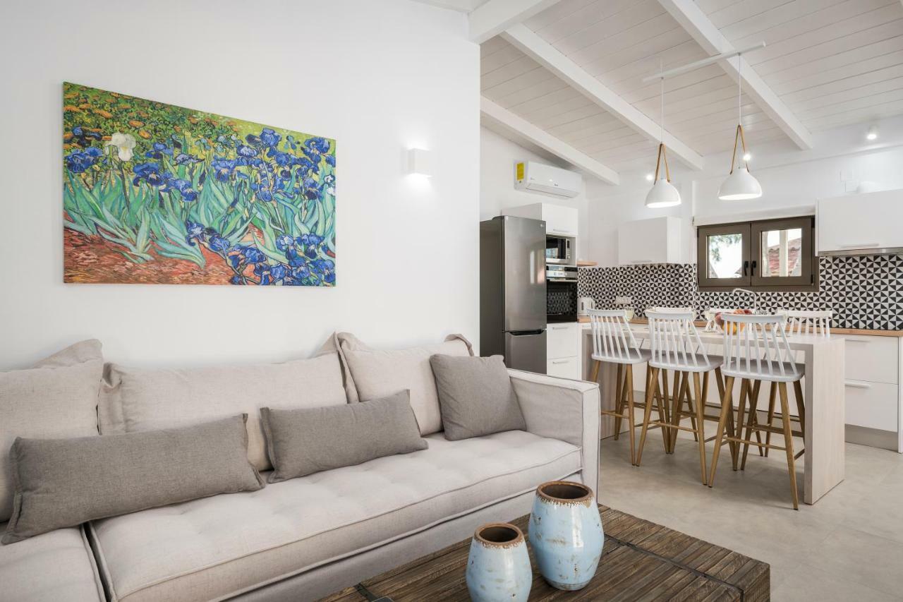 Sea View White Villa *