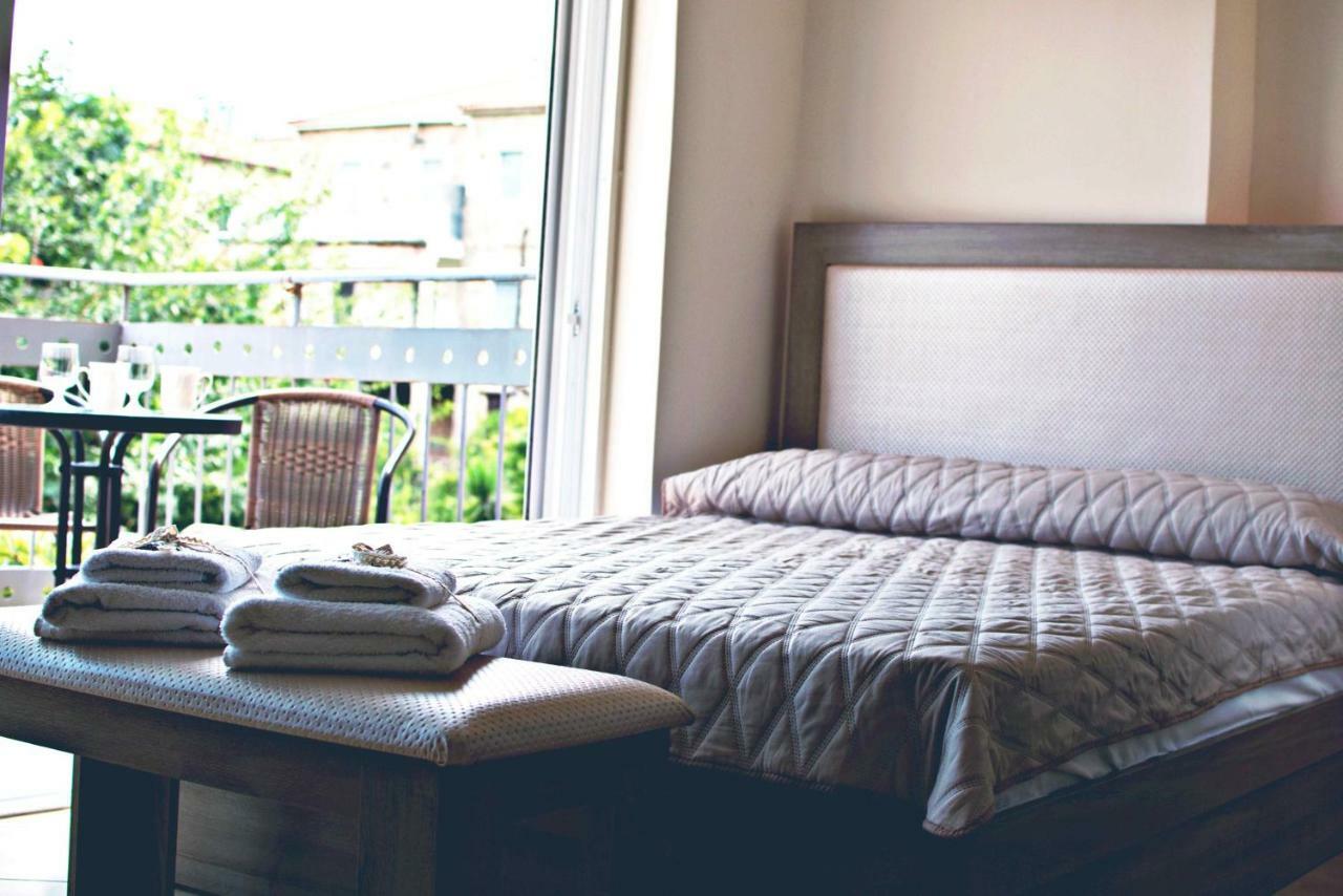Castor - The Spartan Apartment