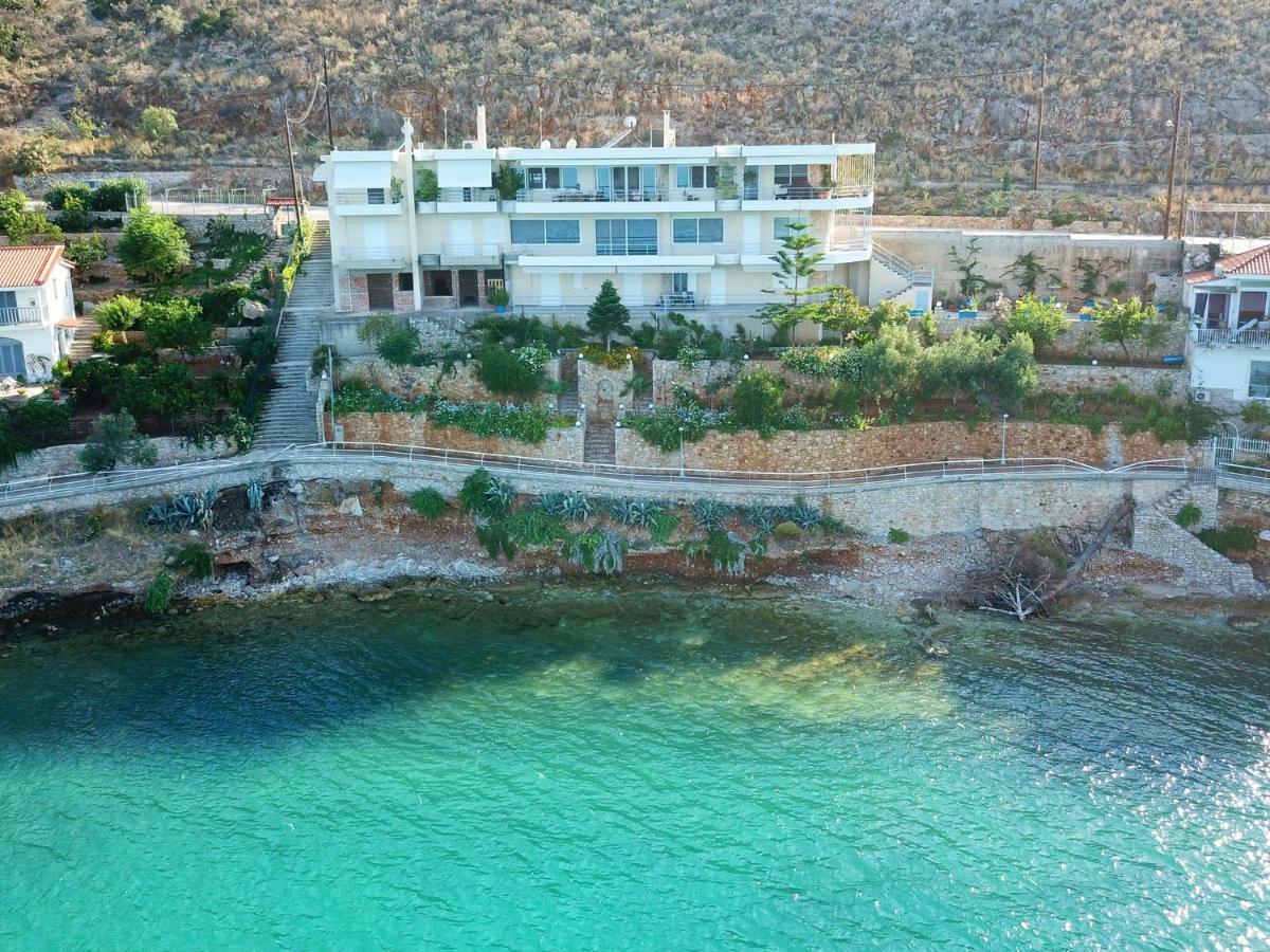 Luxurious Seaside Holiday home Kiveri