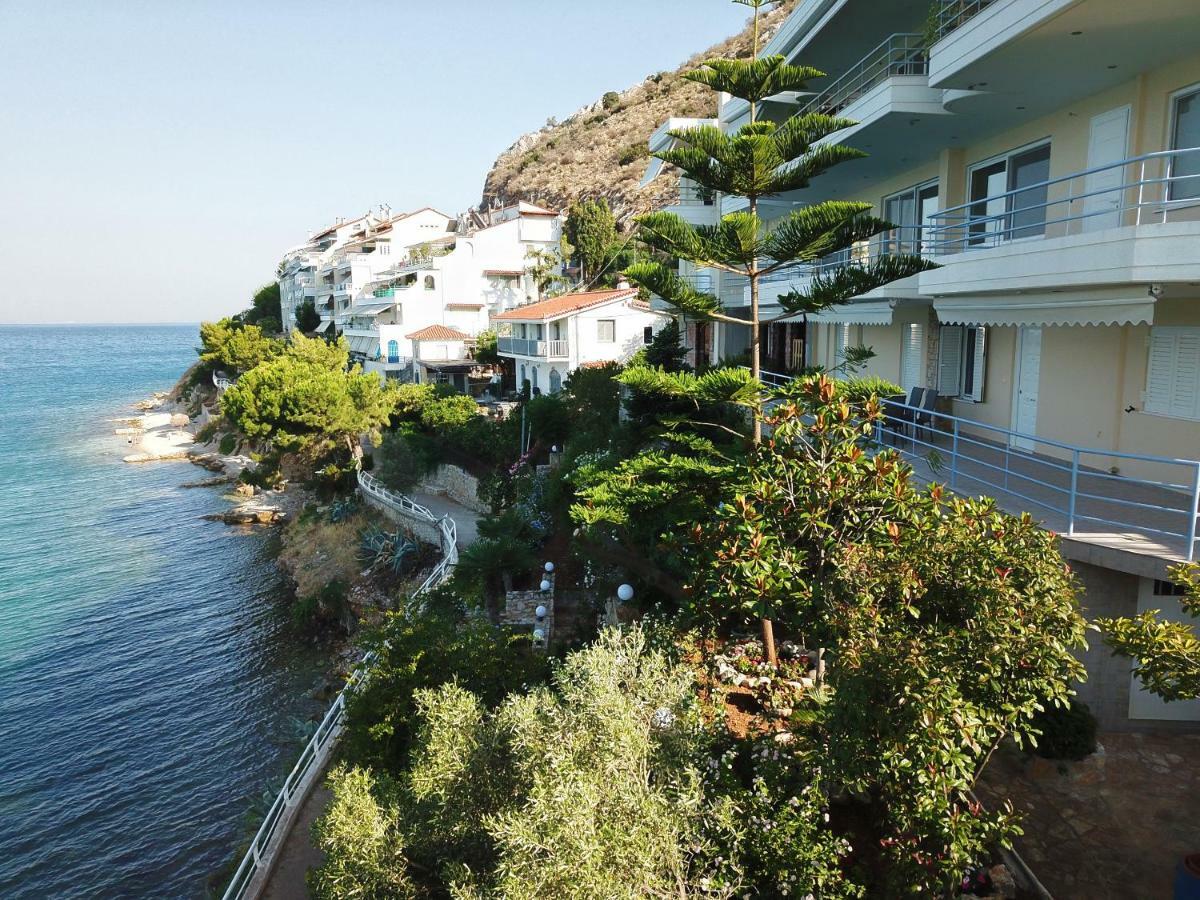 Luxurious Seaside Holiday home Kiveri