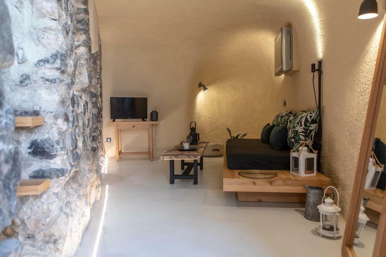 Nalas * Emporio (Santorini)