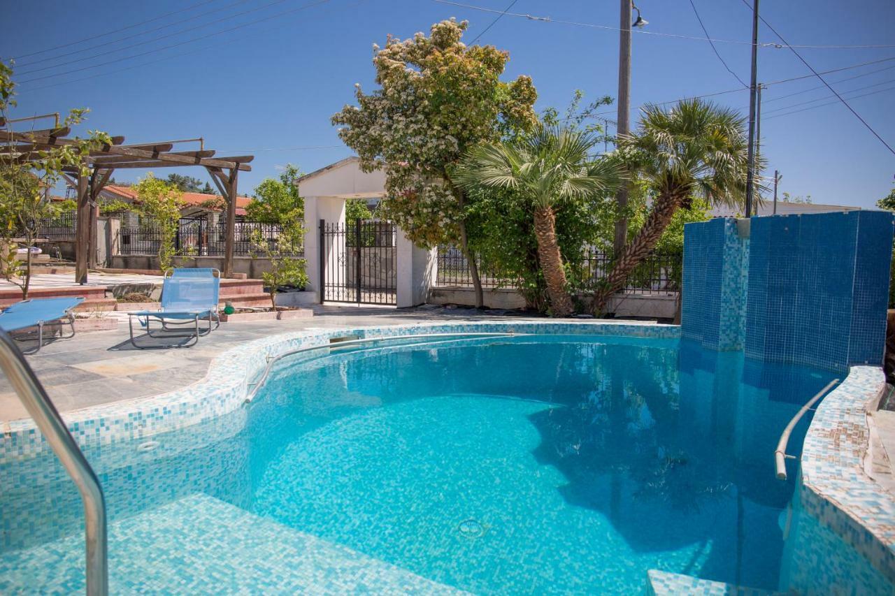 Rural Private Pool, Bbq, Court ,20' Airport Villa